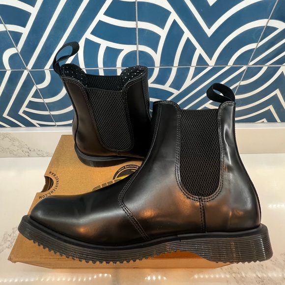 Dr. Martens- Flora Chelsea Black Polished Smooth - Picture 4 of 5